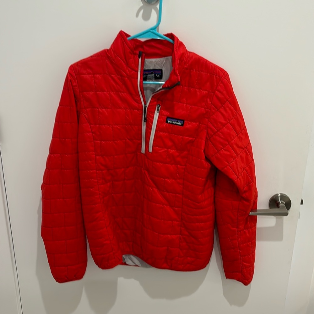 Patagonia Red Nano Puff Insulated Down Pullover in Women’s M